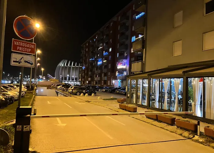 Delux Apartment La Arena With Private Garage