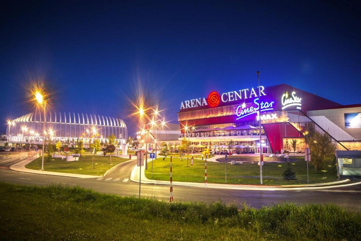 Delux La Arena With Private Garage *