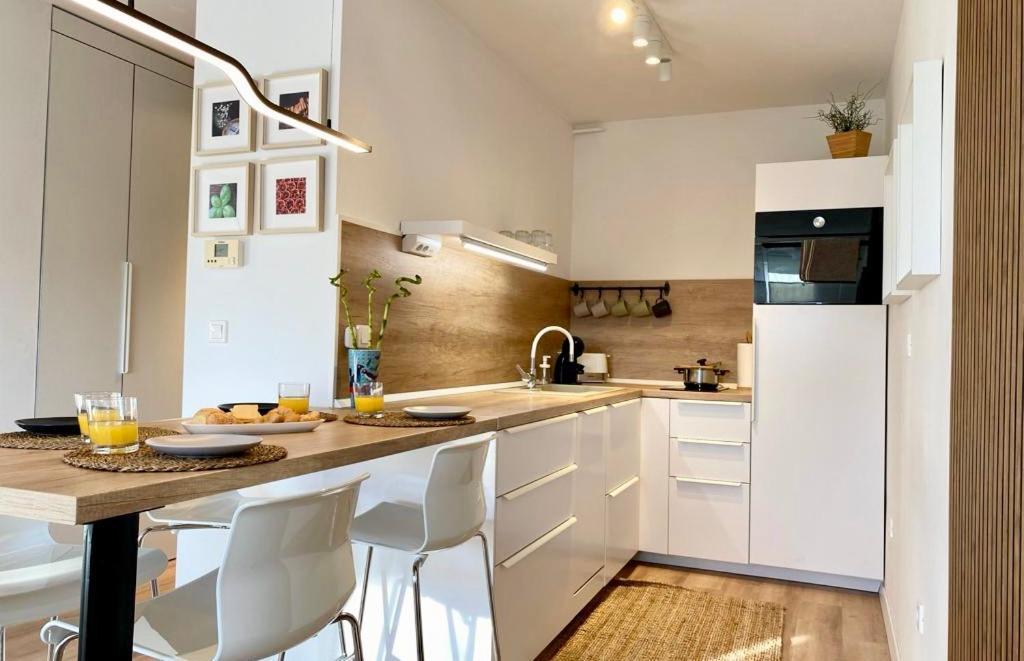 Delux La Arena With Private Garage Apartment *