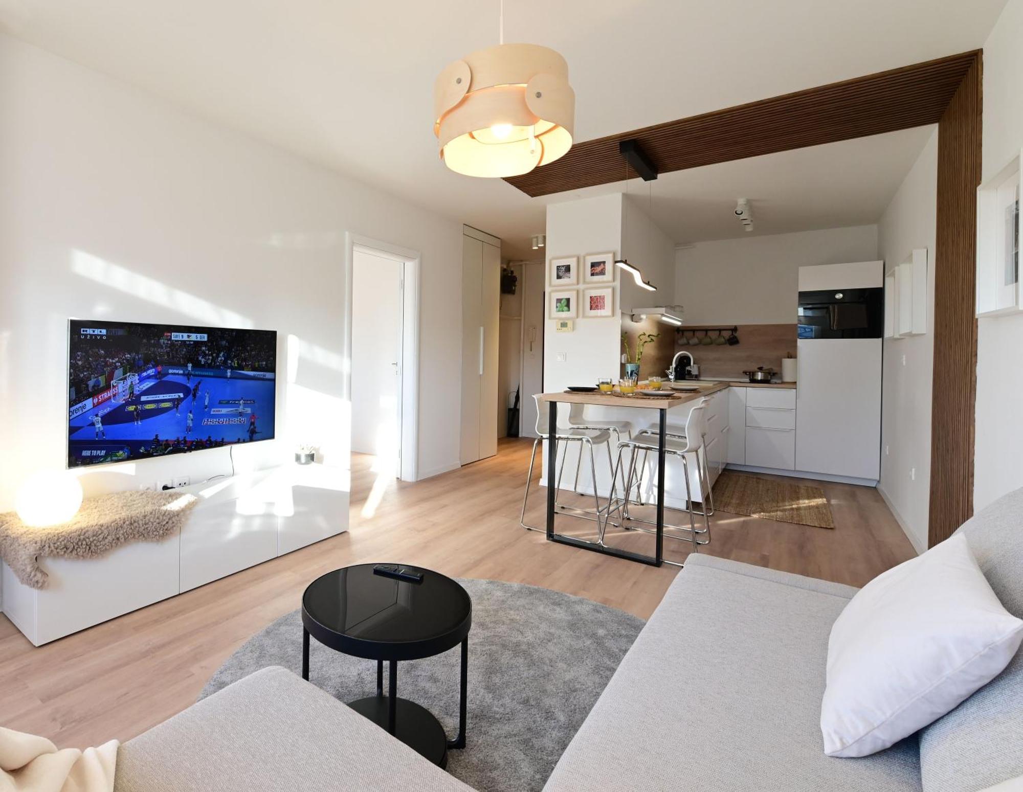 Apartment Delux La Arena With Private Garage